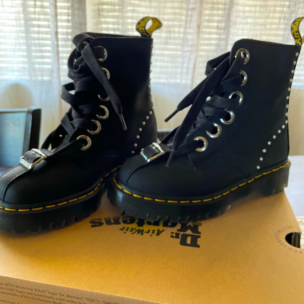🖤 Dr. Martens. “Gomez” boots 🖤
